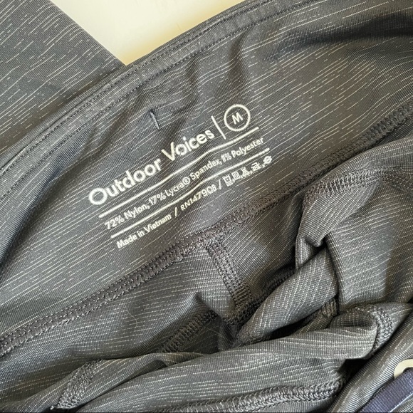 Outdoor Voices Move Free 3/4 Leggings in Night - Picture 5 of 6